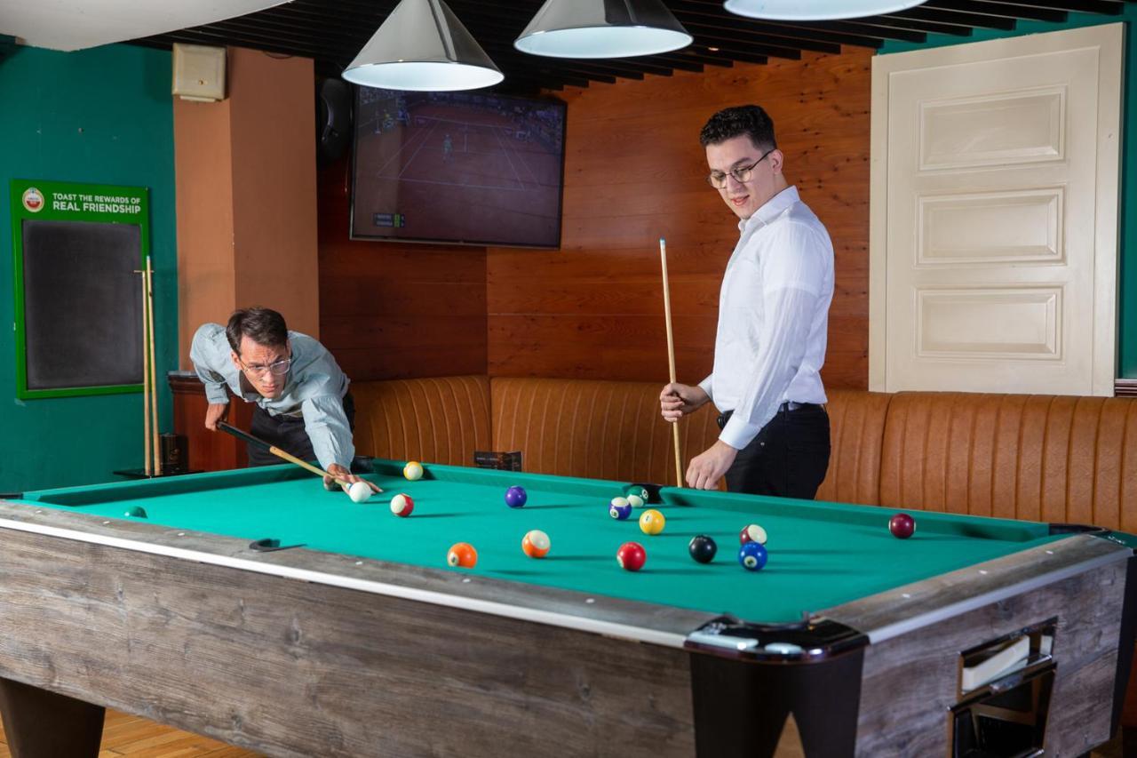 Park Regis Kris Kin Hotel Dubai Ngoại thất bức ảnh Pool table