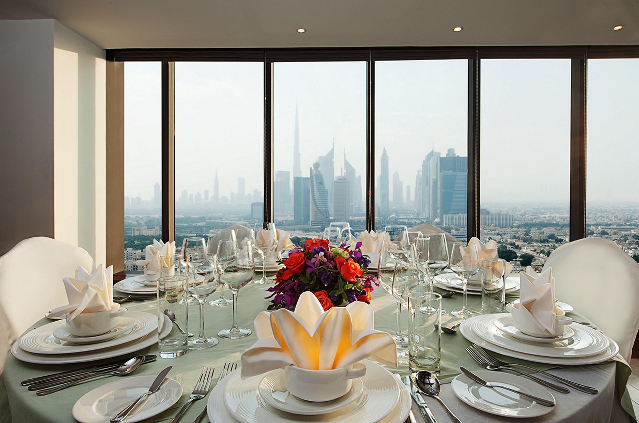 Park Regis Kris Kin Hotel Dubai Ngoại thất bức ảnh A table set for a formal dinner