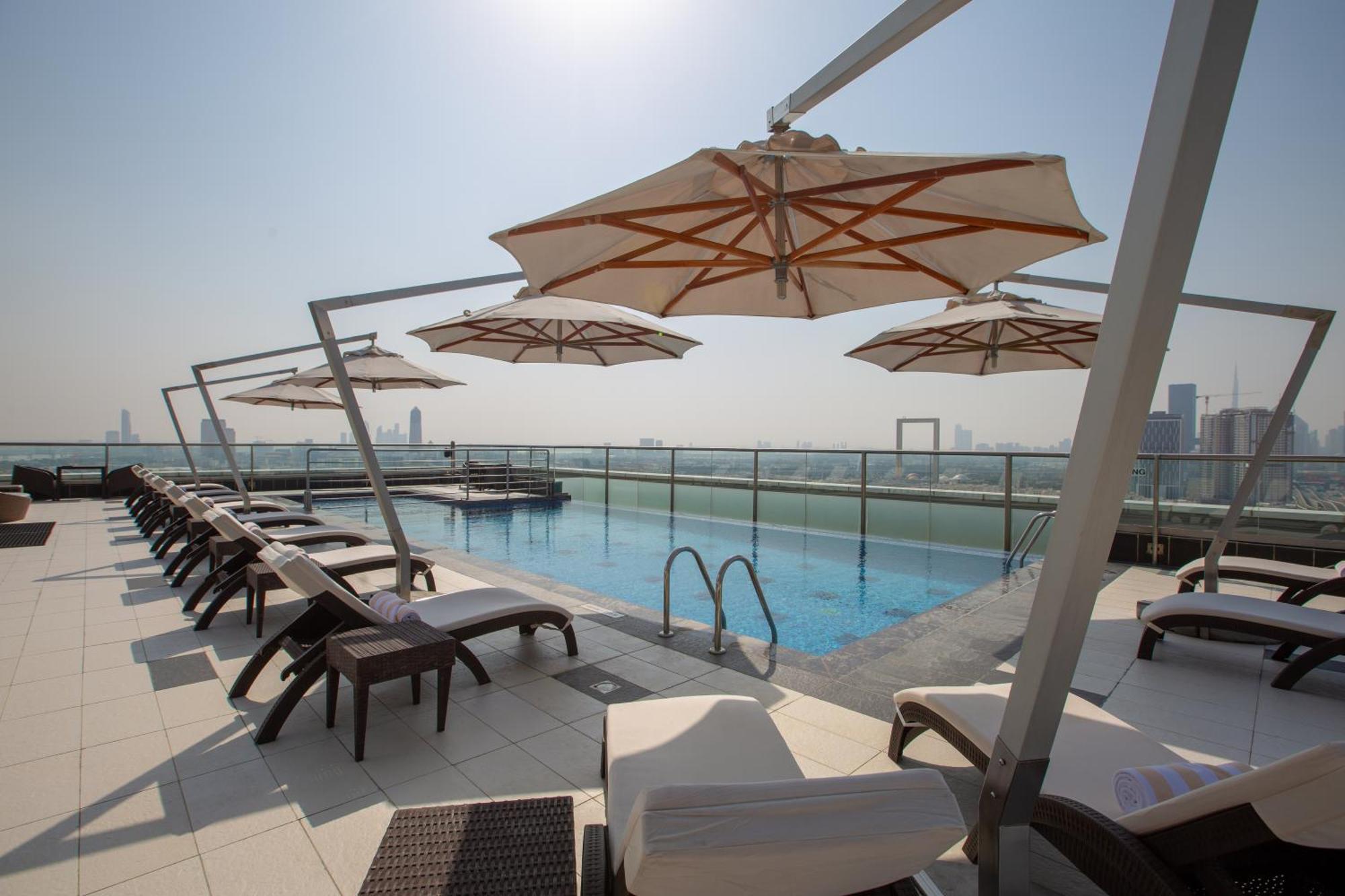 Park Regis Kris Kin Hotel Dubai Ngoại thất bức ảnh Rooftop pool